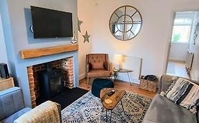 Martha'S Cottage By The Sea